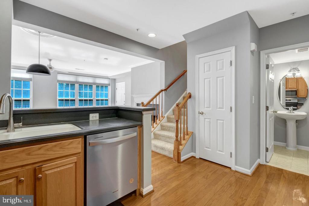 4569 WHITTEMORE Unit: 1321