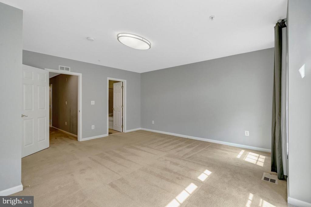 4569 WHITTEMORE Unit: 1321