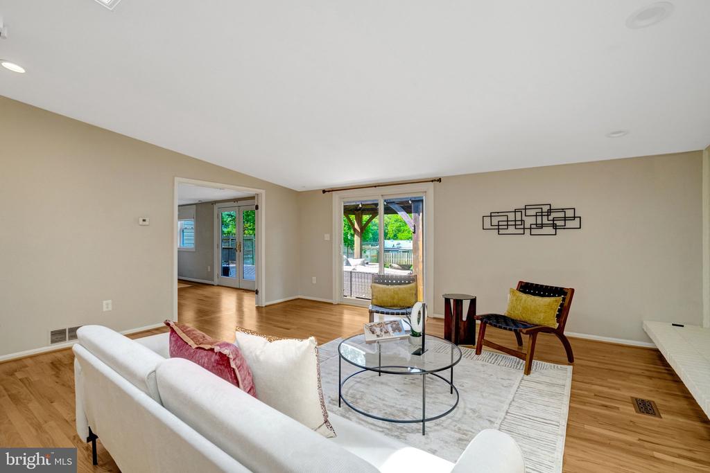 7113 CAROL LANE