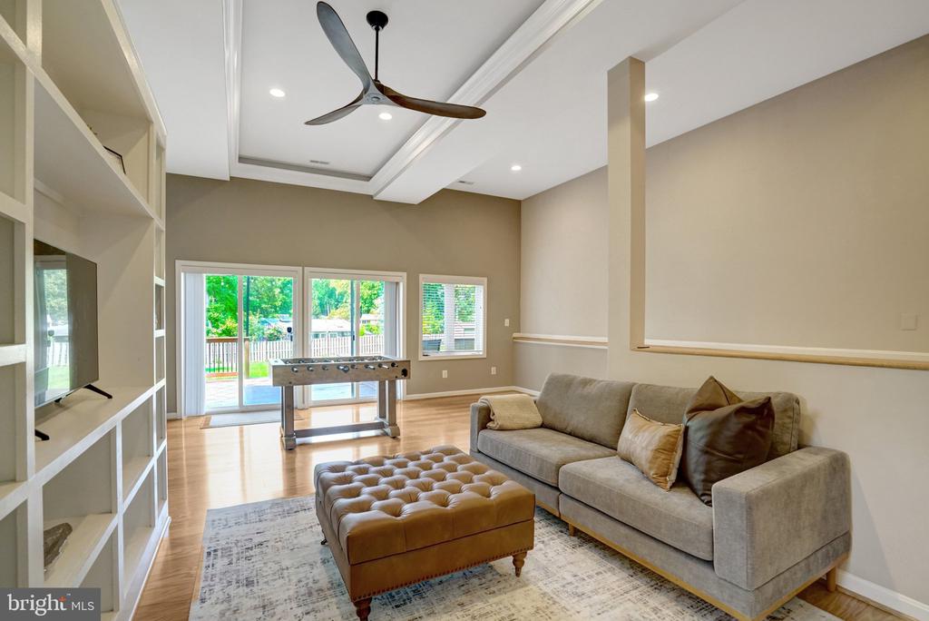 7113 CAROL LANE