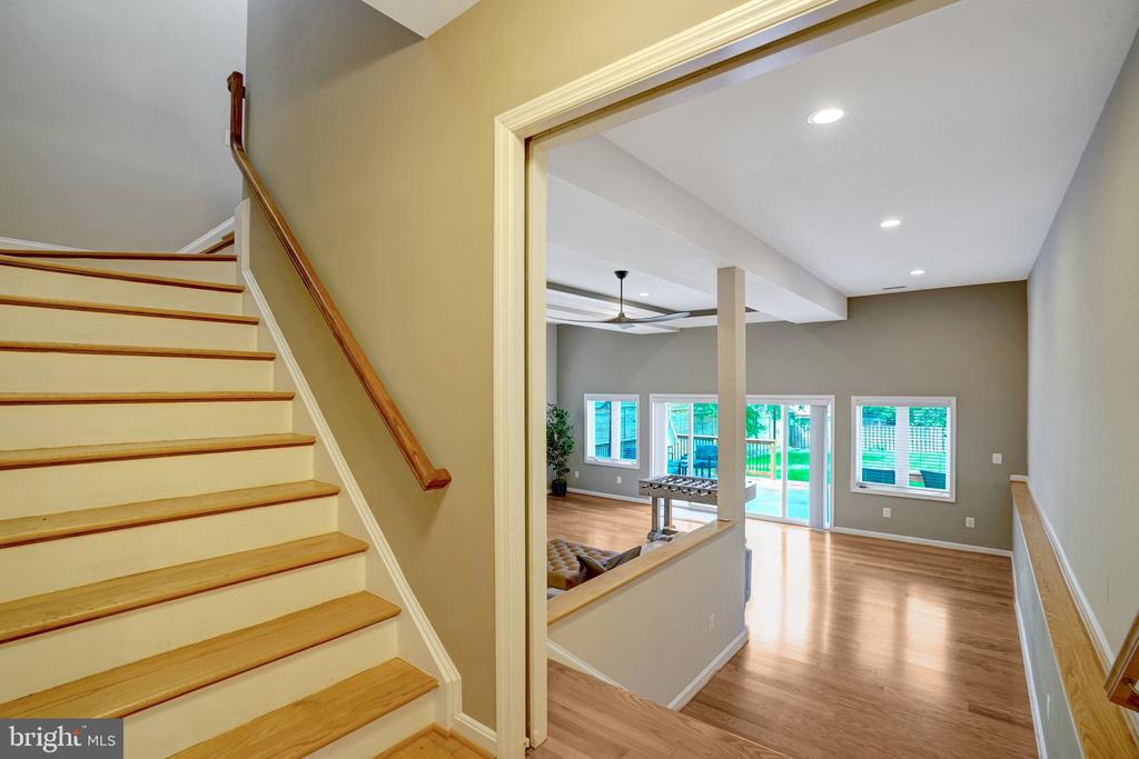 7113 CAROL LANE