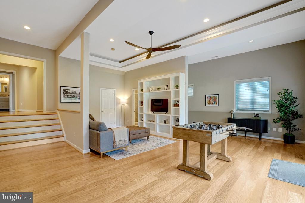 7113 CAROL LANE