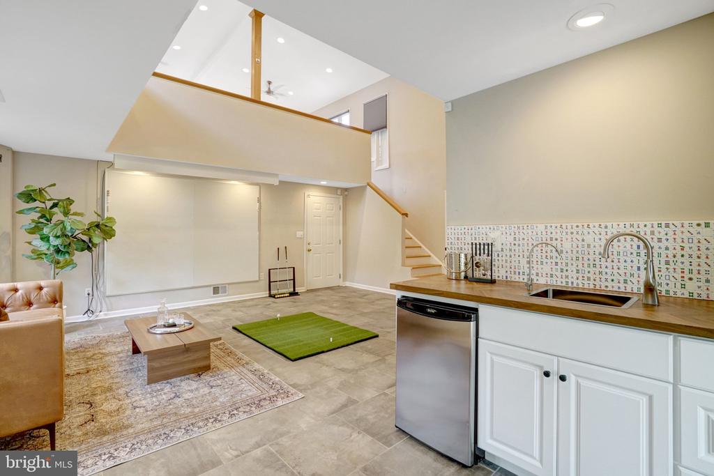 7113 CAROL LANE