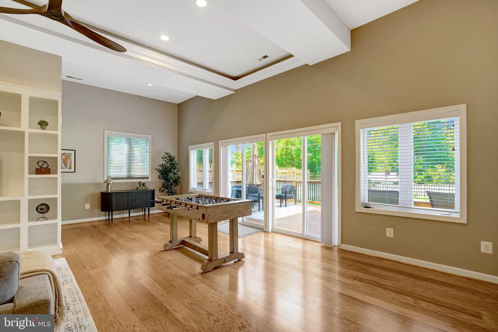 7113 CAROL LANE