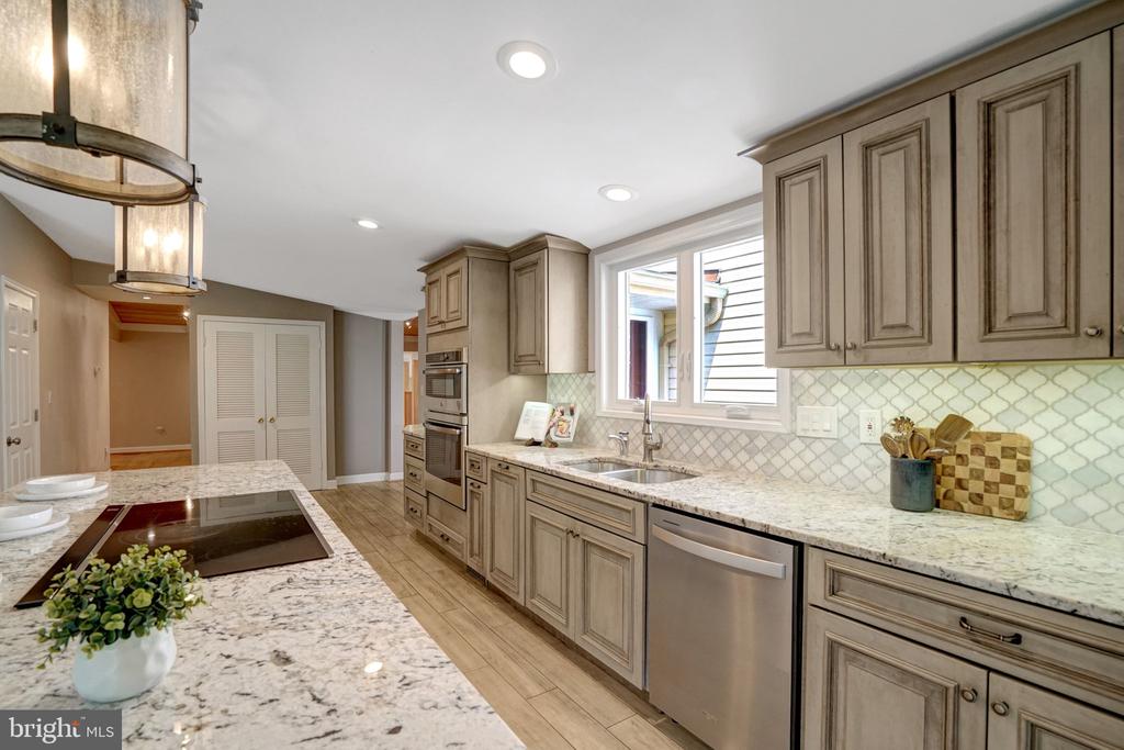 7113 CAROL LANE