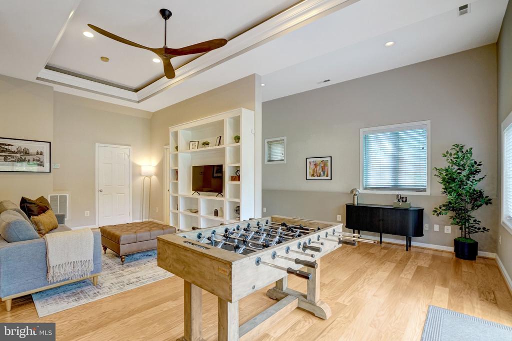 7113 CAROL LANE