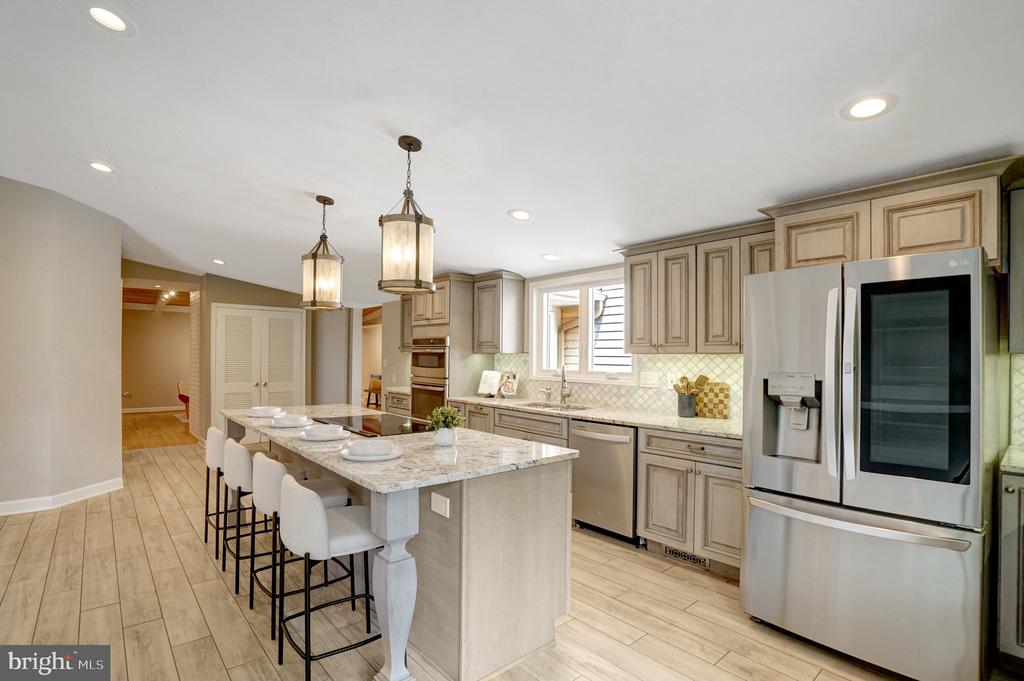 7113 CAROL LANE