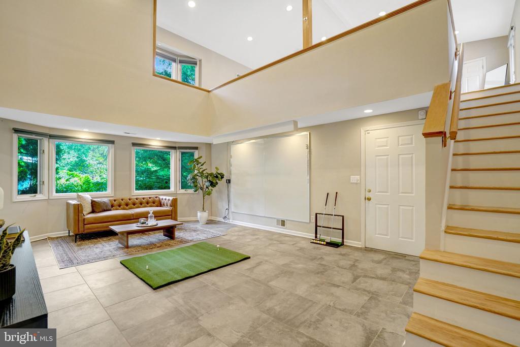 7113 CAROL LANE