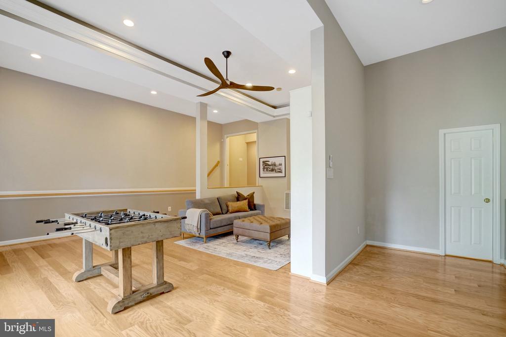7113 CAROL LANE