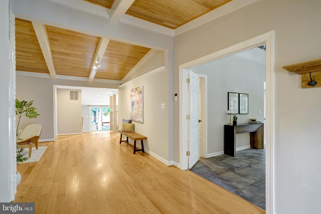 7113 CAROL LANE