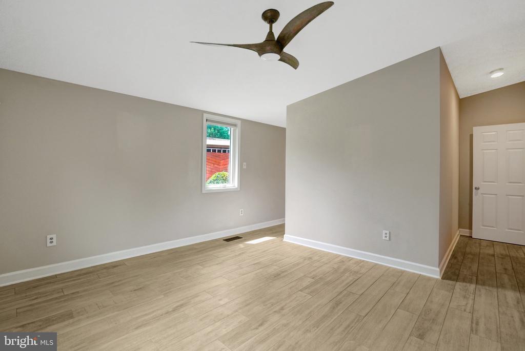 7113 CAROL LANE