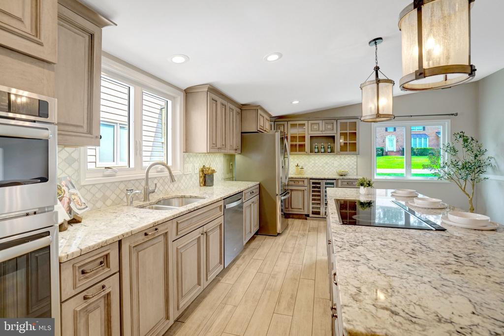 7113 CAROL LANE