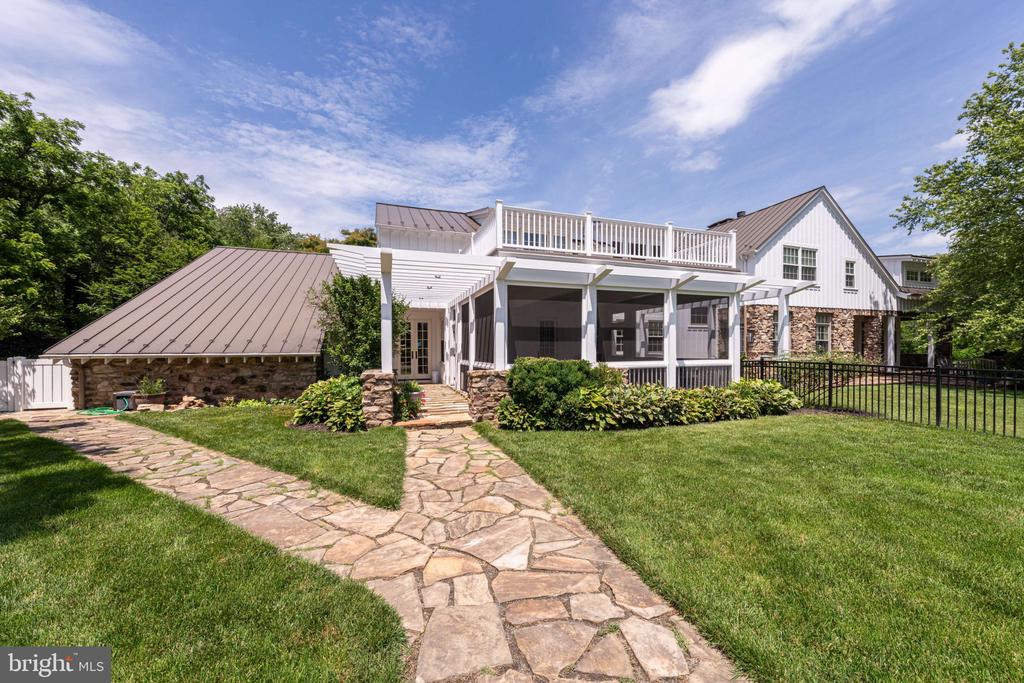 8133 GEORGETOWN PIKE