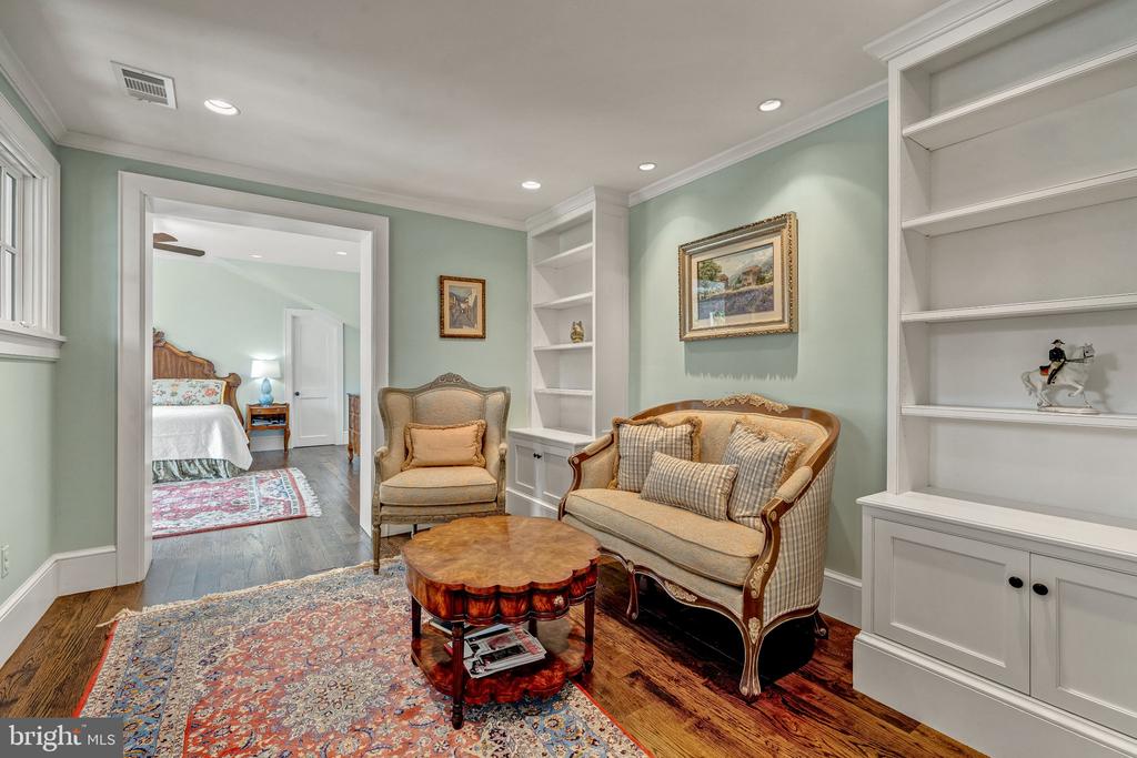 8133 GEORGETOWN PIKE