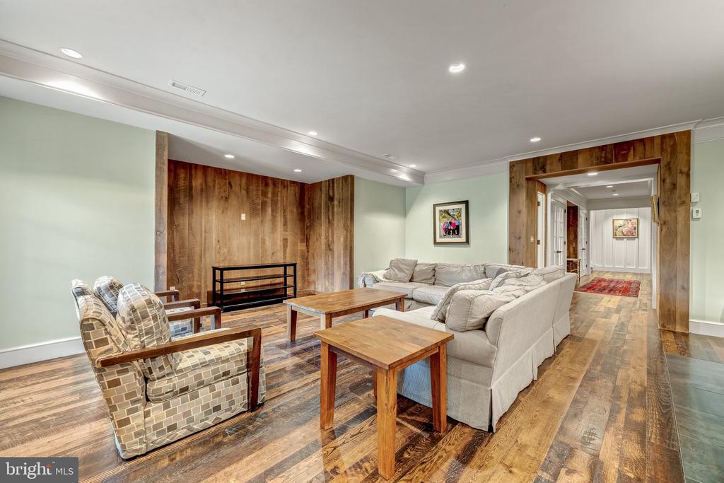 8133 GEORGETOWN PIKE