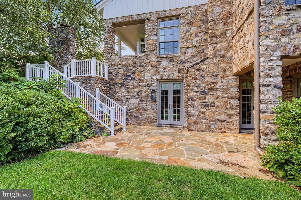 8133 GEORGETOWN PIKE