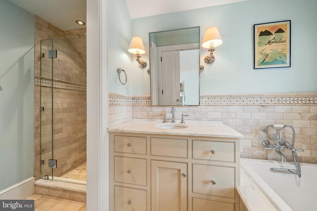8133 GEORGETOWN PIKE