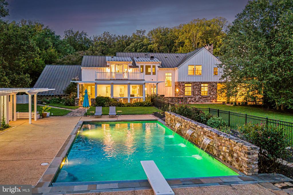 8133 GEORGETOWN PIKE