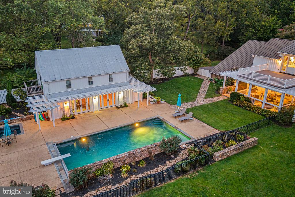 8133 GEORGETOWN PIKE