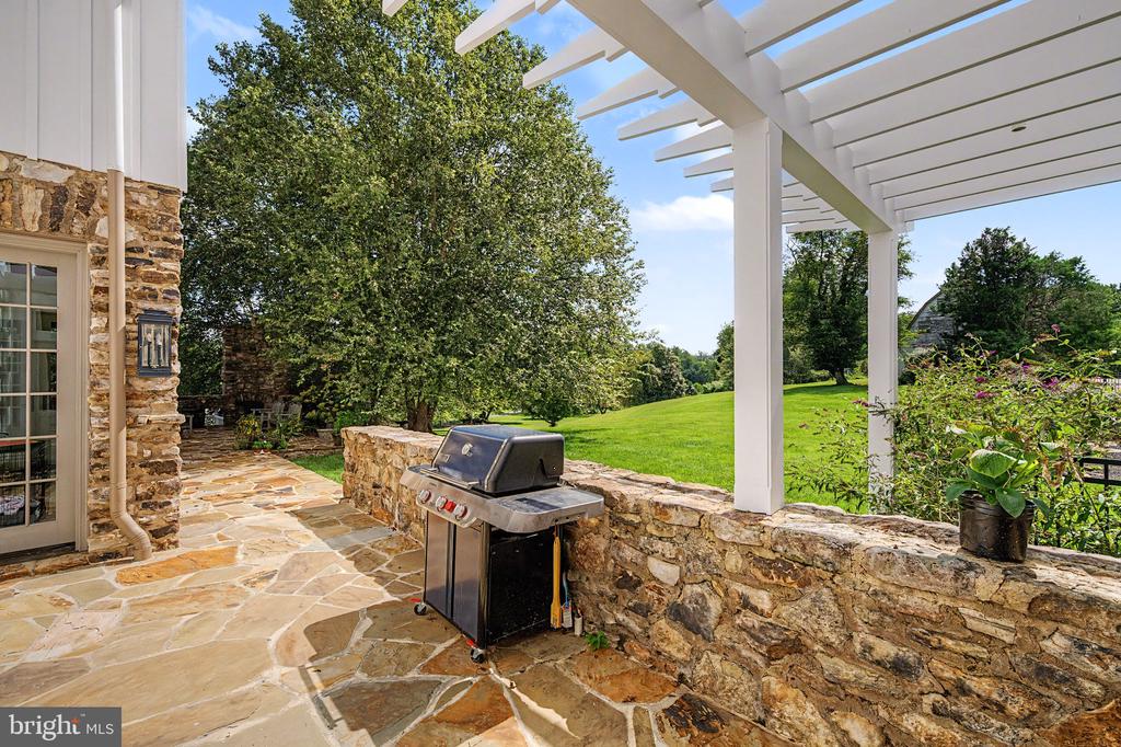 8133 GEORGETOWN PIKE