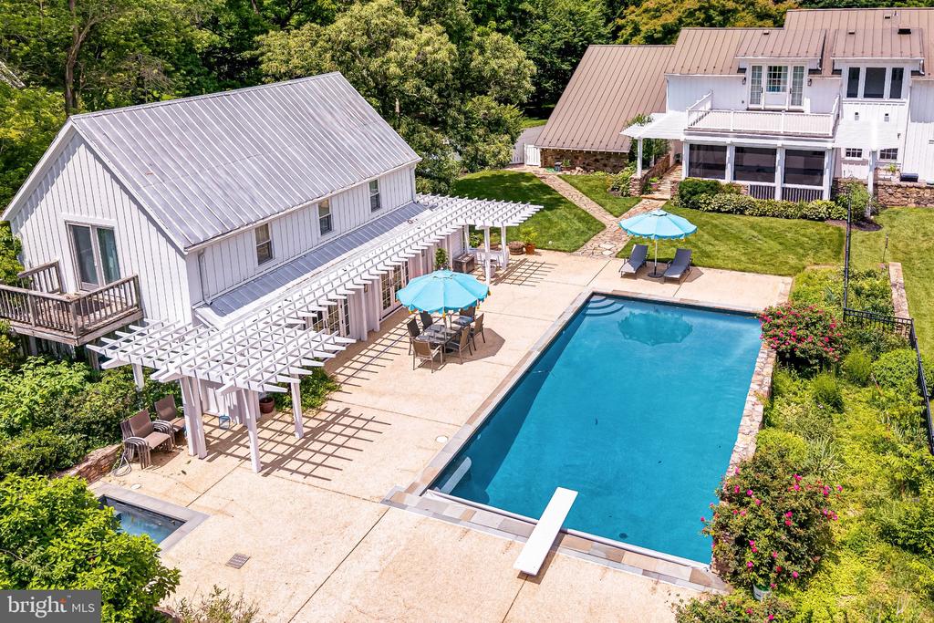 8133 GEORGETOWN PIKE