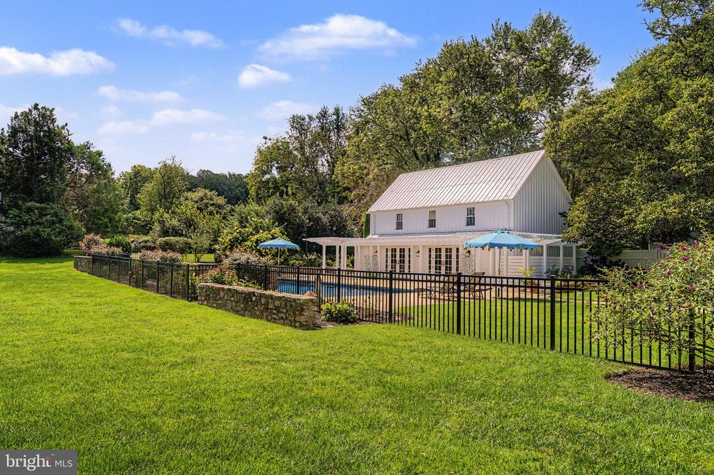 8133 GEORGETOWN PIKE