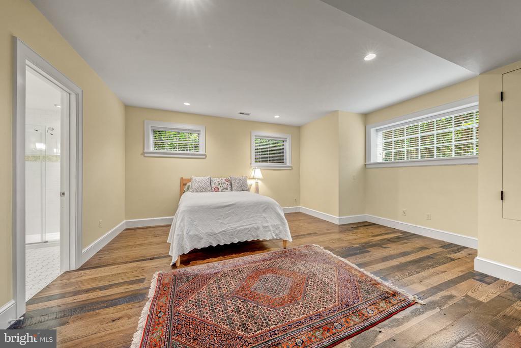 8133 GEORGETOWN PIKE