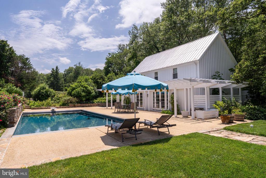 8133 GEORGETOWN PIKE