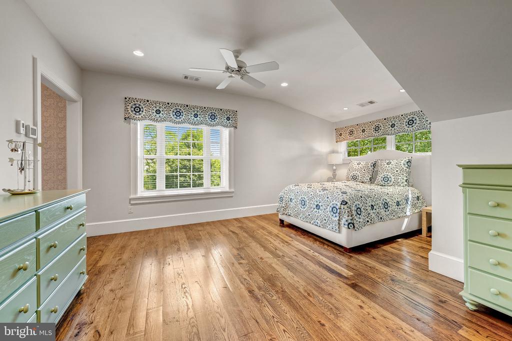 8133 GEORGETOWN PIKE