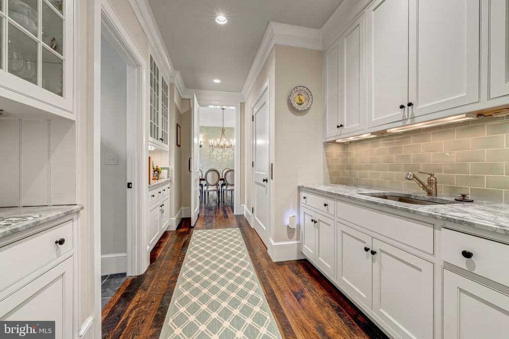 8133 GEORGETOWN PIKE