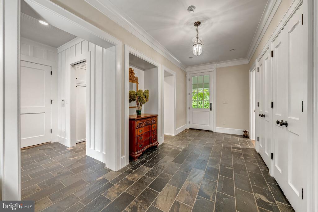 8133 GEORGETOWN PIKE