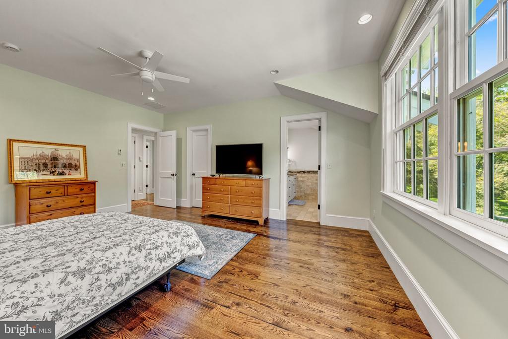 8133 GEORGETOWN PIKE