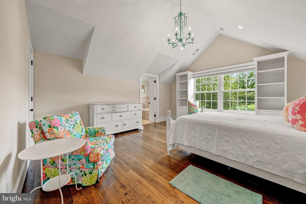 8133 GEORGETOWN PIKE