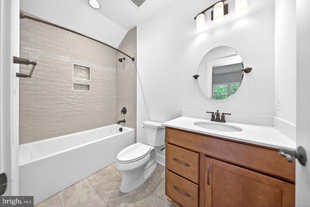 3913 VICTORIA OAKS TRAIL
