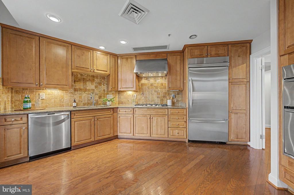 1450 EMERSON AVENUE Unit: 203