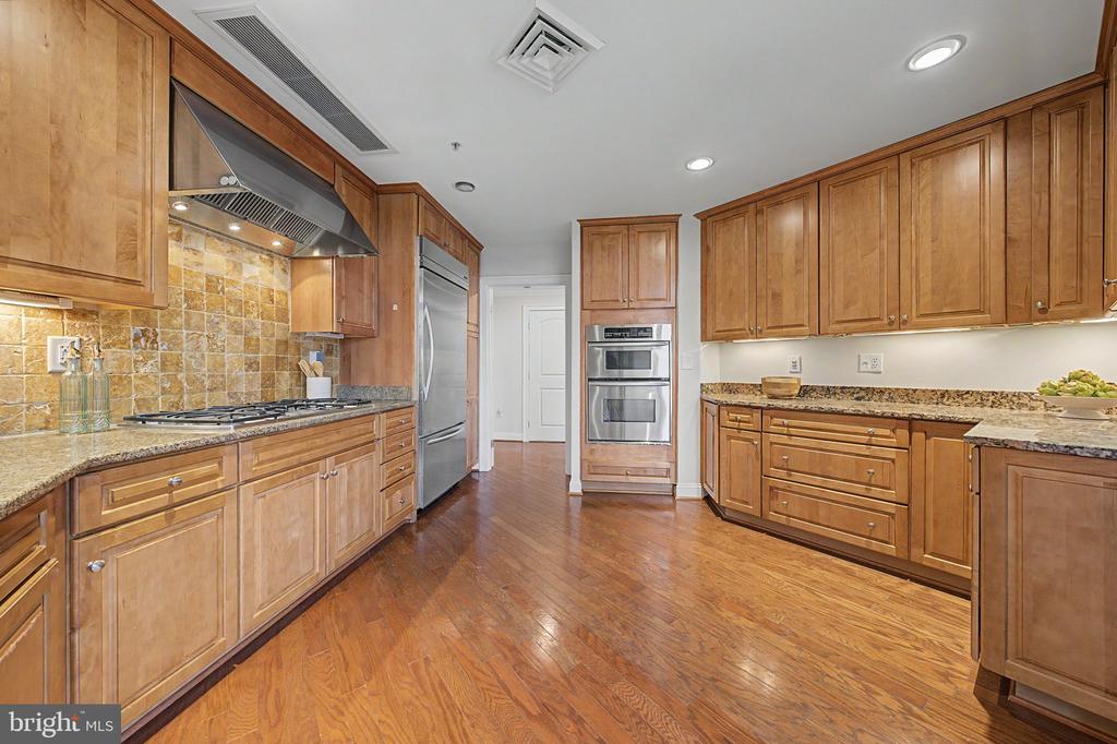 1450 EMERSON AVENUE Unit: 203