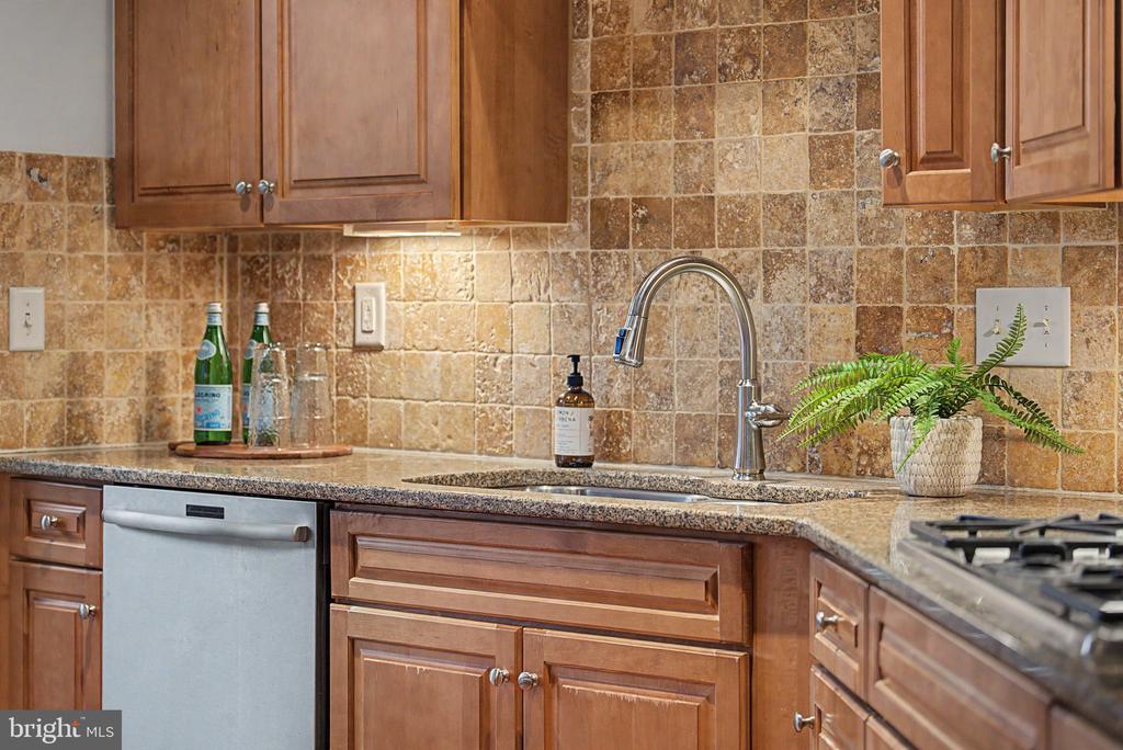 1450 EMERSON AVENUE Unit: 203