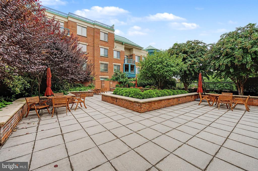 1450 EMERSON AVENUE Unit: 203