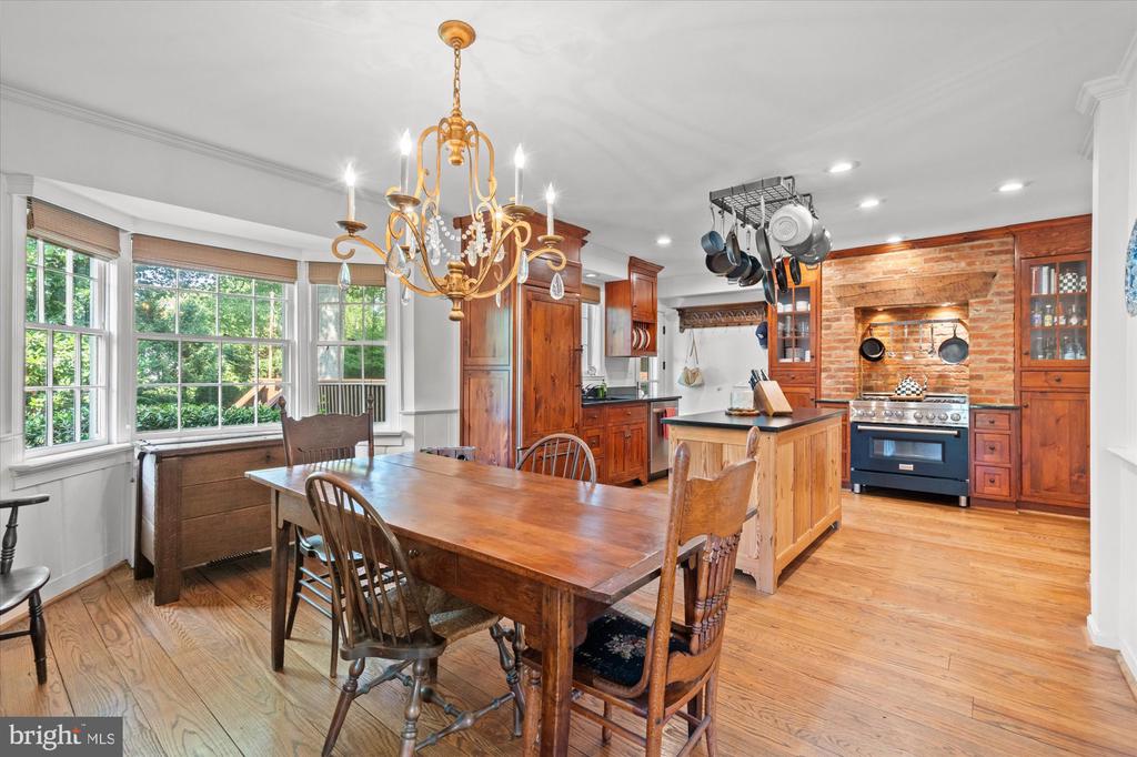 6422 BOULEVARD VIEW