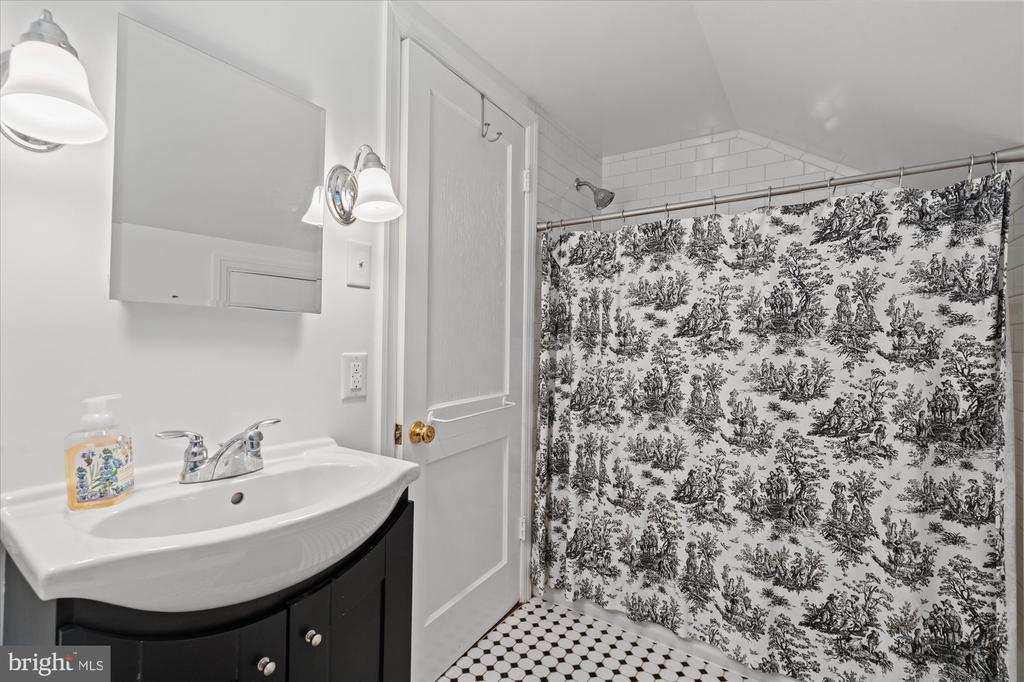 6422 BOULEVARD VIEW
