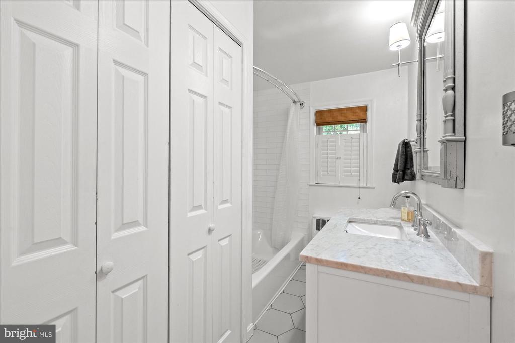 6422 BOULEVARD VIEW