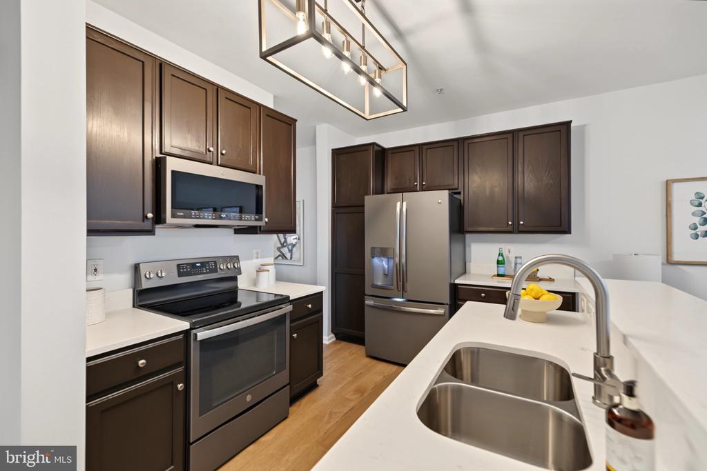 6481 CHEYENNE DRIVE Unit: 102
