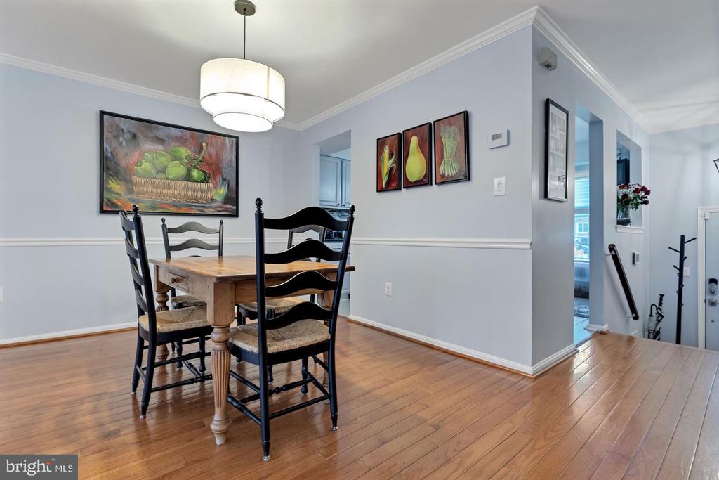 7033 SOLOMON SEAL COURT