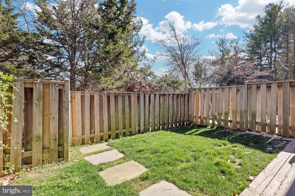 7033 SOLOMON SEAL COURT