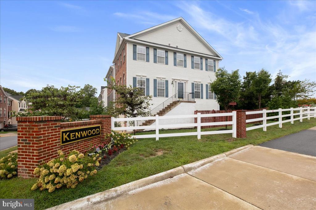 6350 REGAL OAK DRIVE