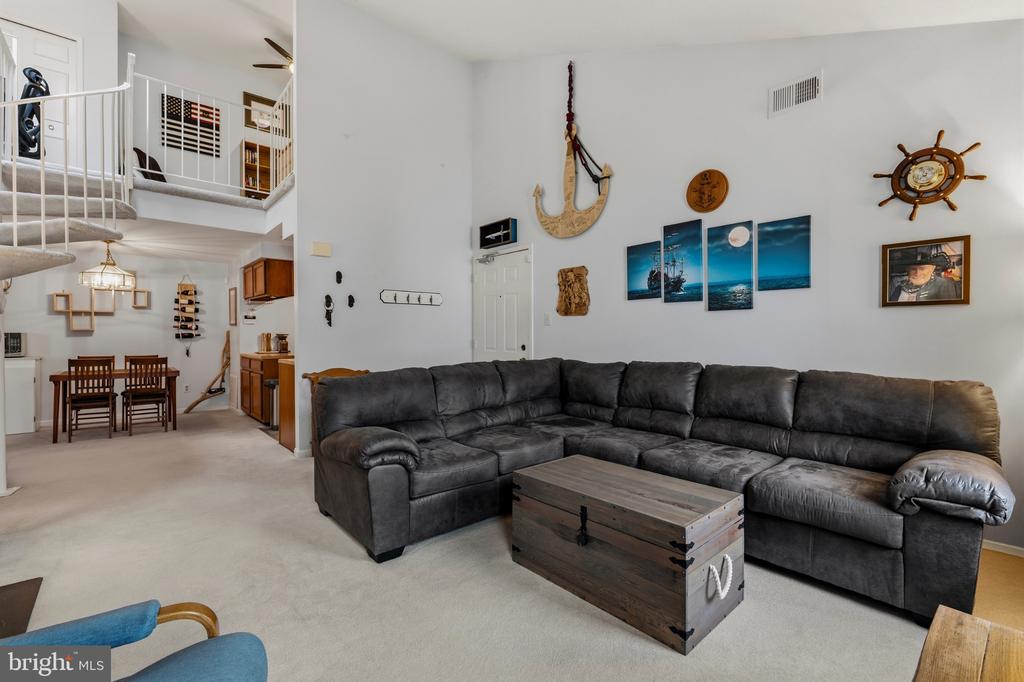 6043 ESSEX HOUSE SQUARE Unit: B