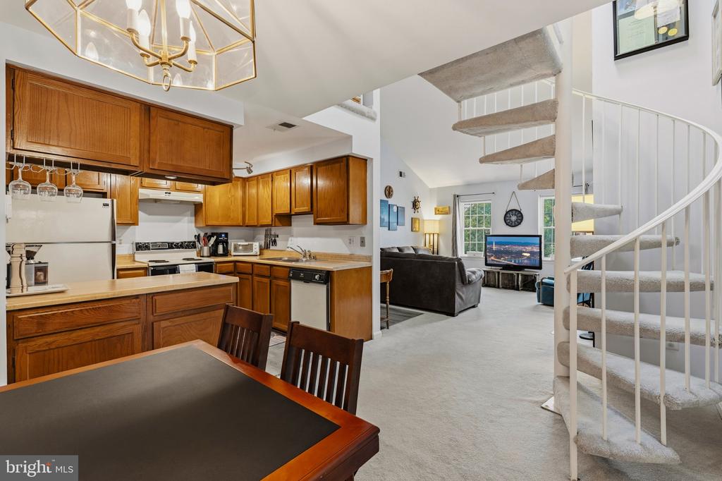 6043 ESSEX HOUSE SQUARE Unit: B