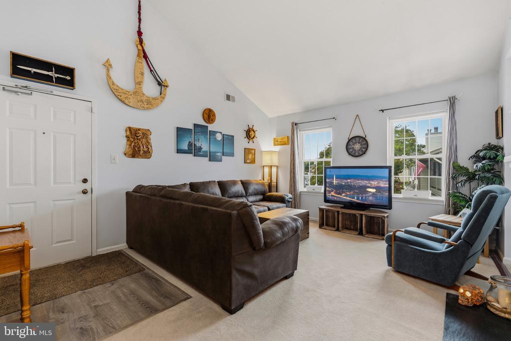 6043 ESSEX HOUSE SQUARE Unit: B