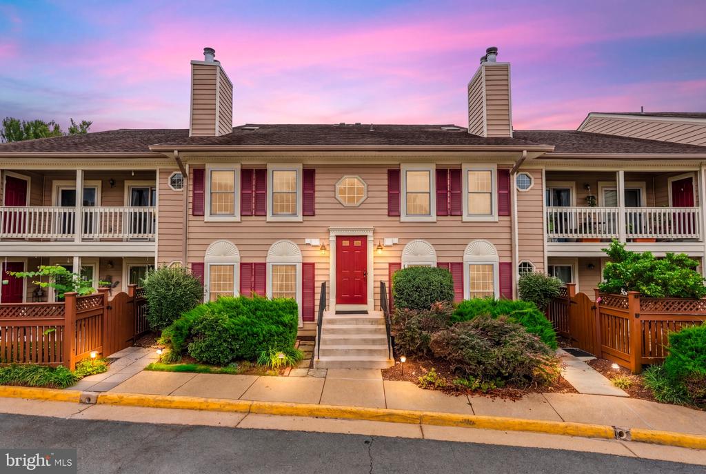 6043 ESSEX HOUSE SQUARE Unit: B