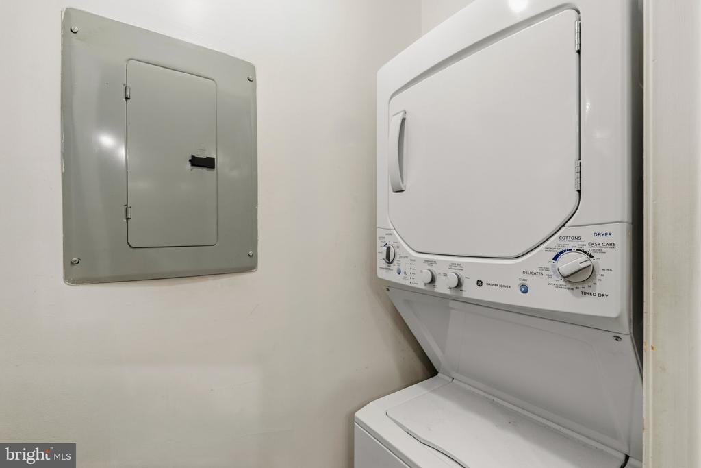 6043 ESSEX HOUSE SQUARE Unit: B